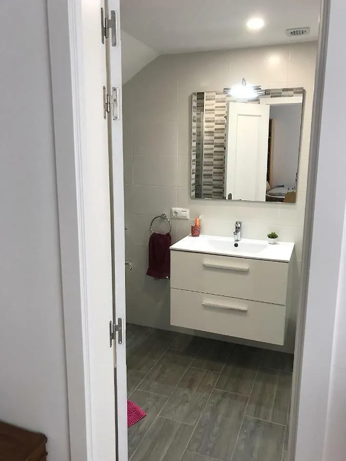 מלון אדחה El Galeon Townhouse